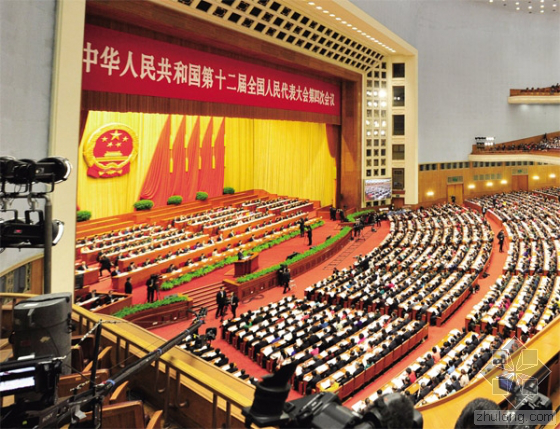 當(dāng)日上午，國務(wù)院總理李克強(qiáng)在會上做了2016年政府工作報告。